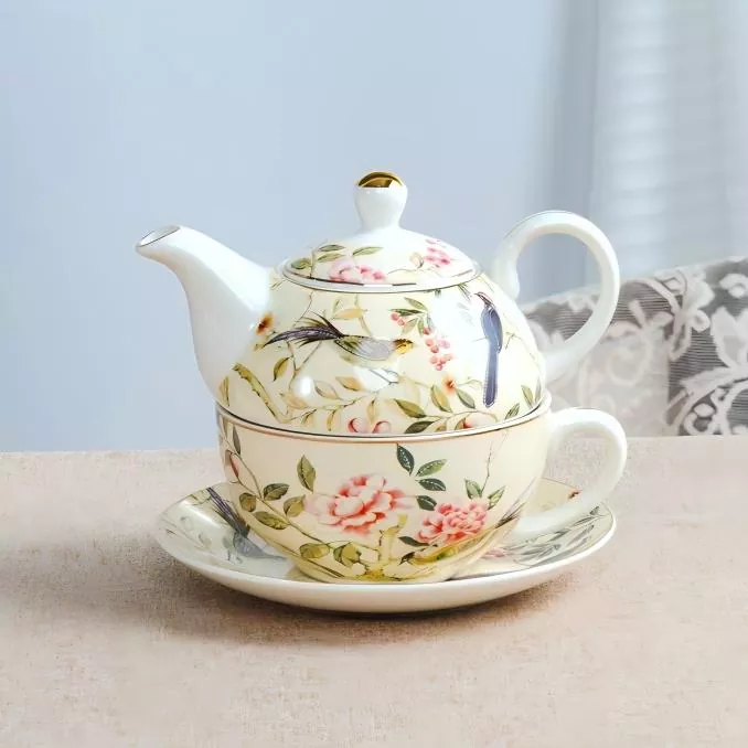 CANTATUS Porcelain Cup Set in Teapot