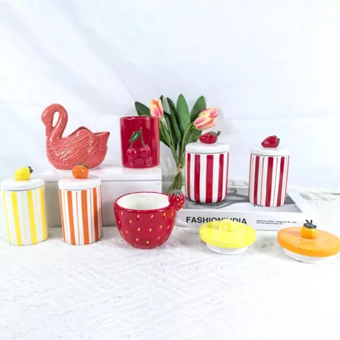 Flos et fructus informibus Ceramic lucerna possessor